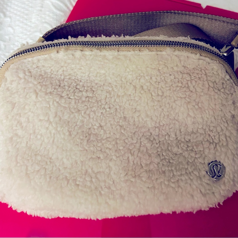 Lululemon Everywhere Belt bag 1L Fleece